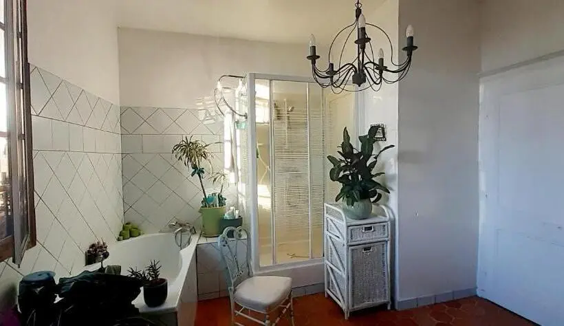 バスルーム共有のシングルスタンダード, Maison D Hôtes Archangels Home