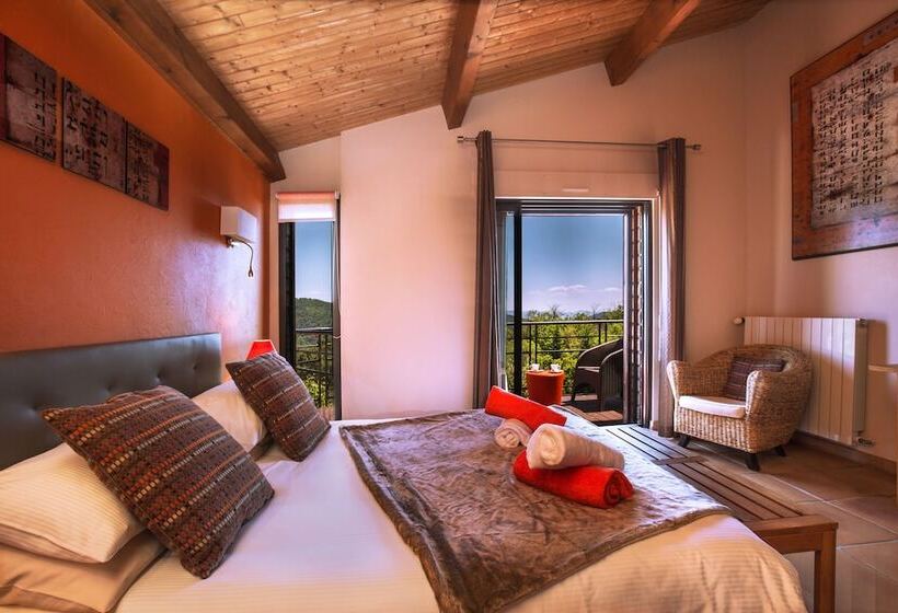 스탠다드 룸 산 전망, La Petite Cour Verte