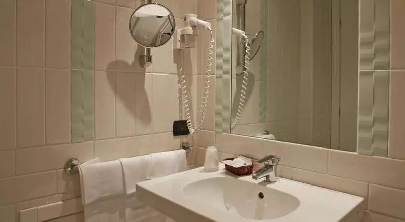 اتاق استاندارد, Ariston