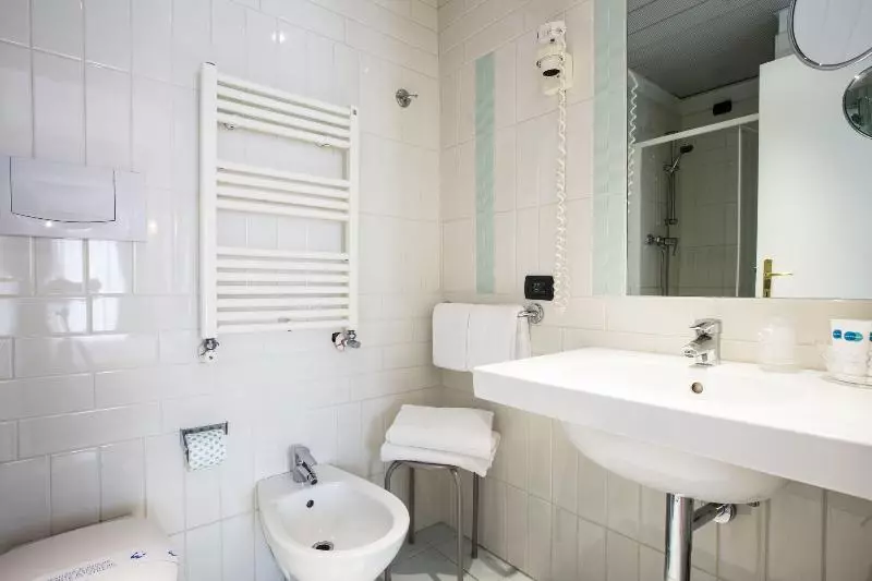 اتاق استاندارد, Ariston
