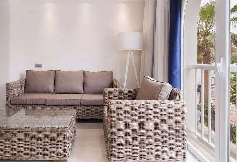 سوییت جونیور با چشمانداز دریا, Catalonia del Mar - Adults Only