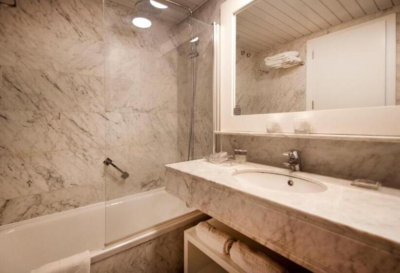 스탠다드 룸 풀장 전망, Catalonia del Mar - Adults Only