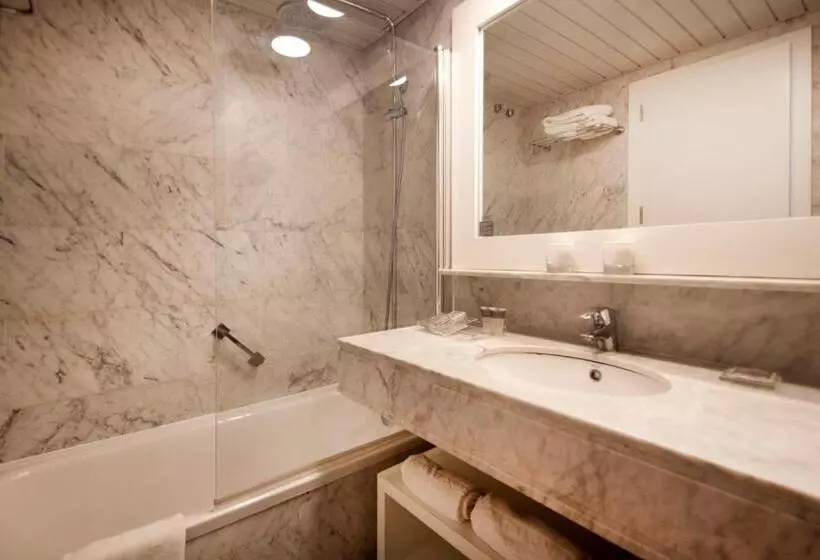 اتاق استاندارد با چشمانداز استخر, Catalonia del Mar - Adults Only