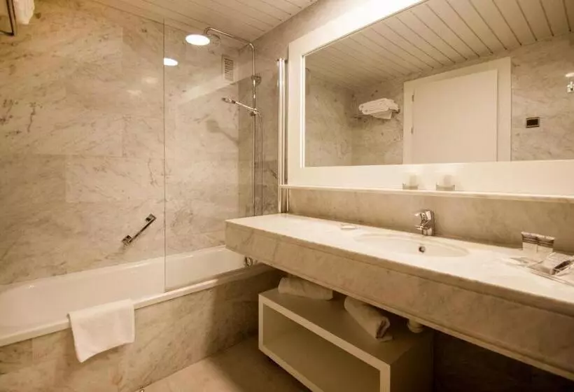اتاق سوپریور با چشمانداز کوهستان, Catalonia del Mar - Adults Only