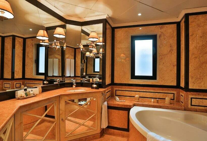 سوئیت پنت هاوس, Dom Pedro Lisboa