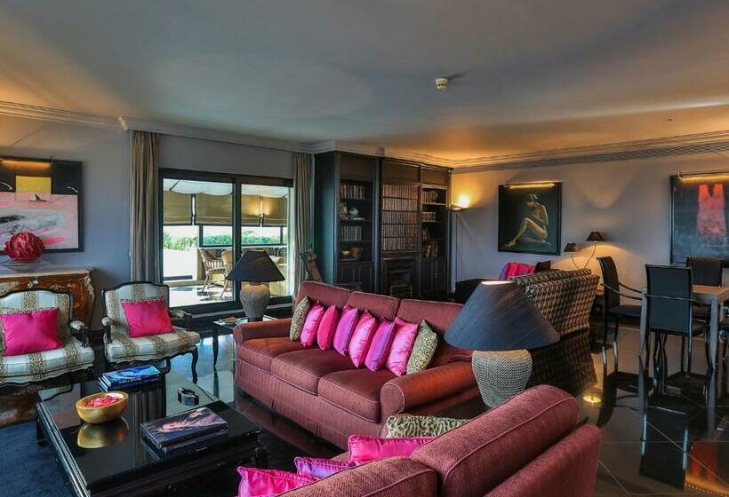 سوئیت پنت هاوس, Dom Pedro Lisboa