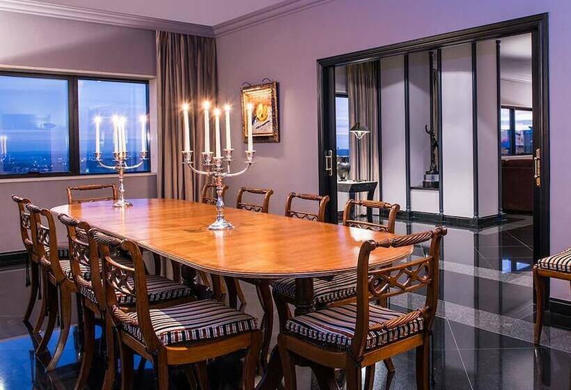 سوئیت پنت هاوس, Dom Pedro Lisboa