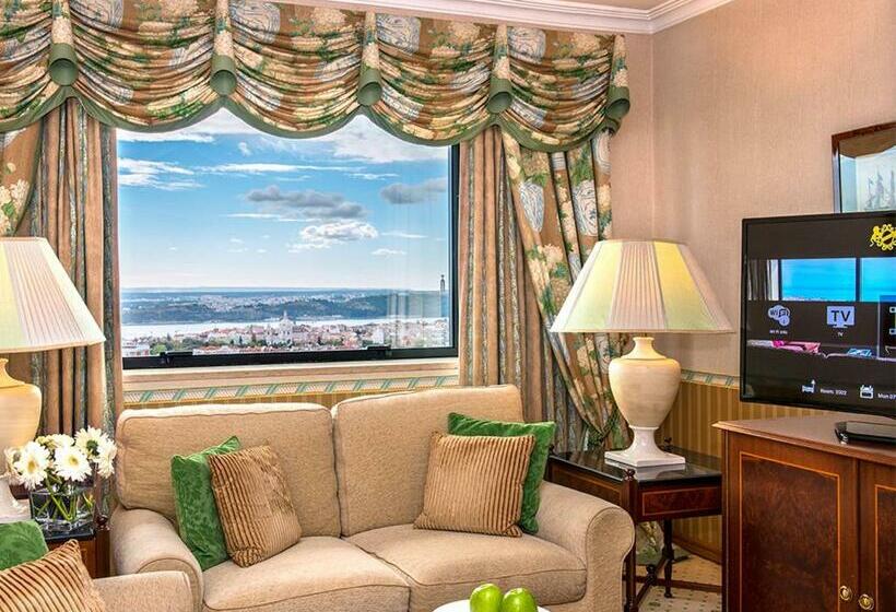 سوئیت با چشمانداز رودخانه, Dom Pedro Lisboa