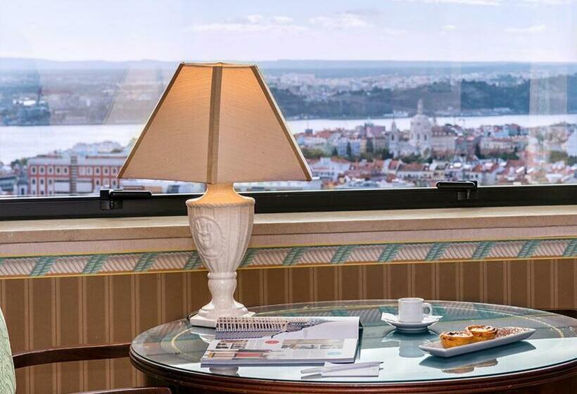 سوئیت با چشمانداز رودخانه, Dom Pedro Lisboa