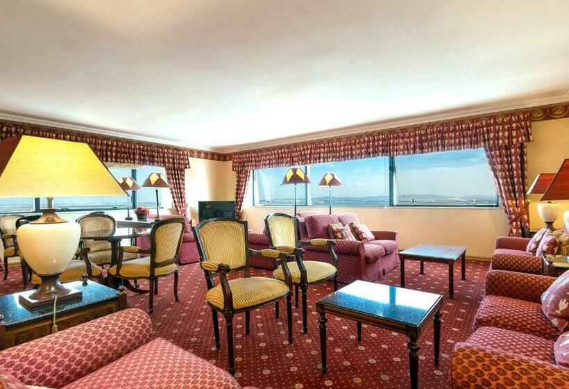 سوئیت با چشمانداز رودخانه, Dom Pedro Lisboa