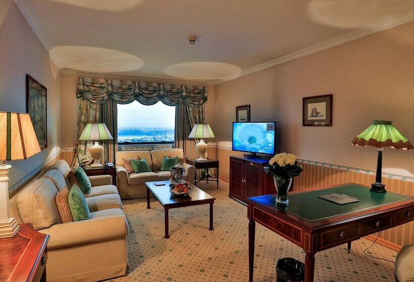 سوئیت با چشمانداز رودخانه, Dom Pedro Lisboa