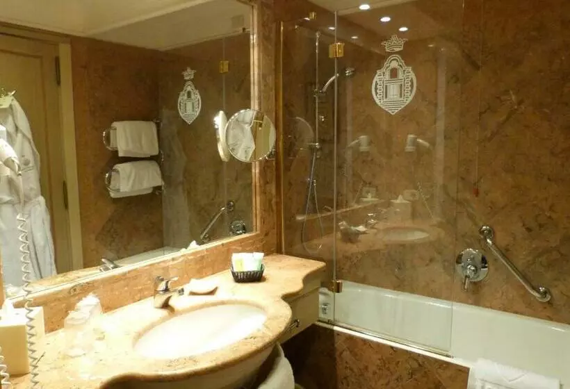 Sviitti Merinäkymä, Excelsior Palace Portofino Coast