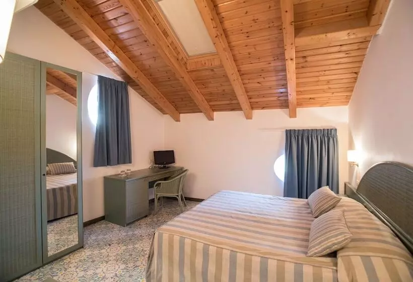 Economy Room