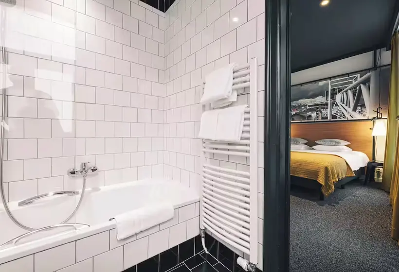 اتاق لوکس, Zoom