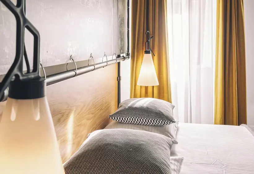 اتاق لوکس, Zoom