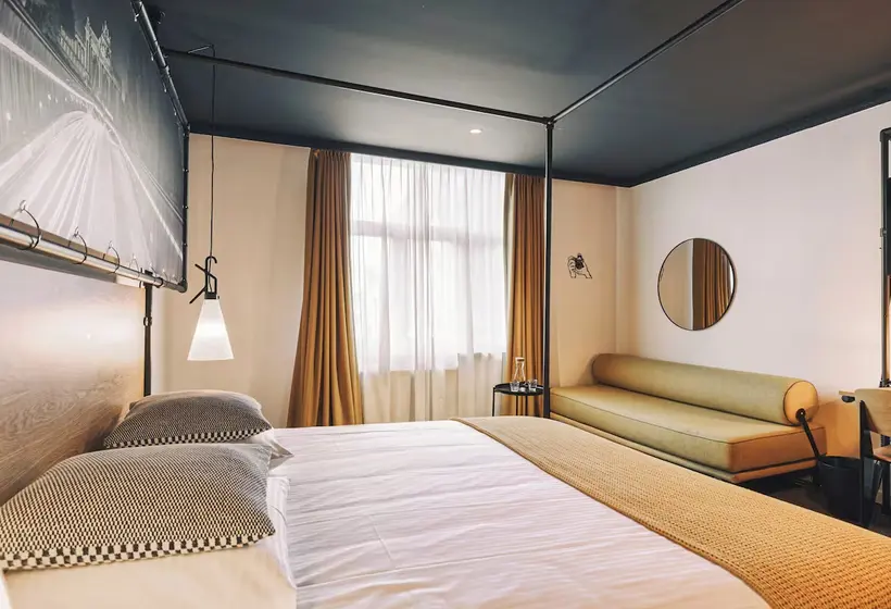 اتاق لوکس, Zoom