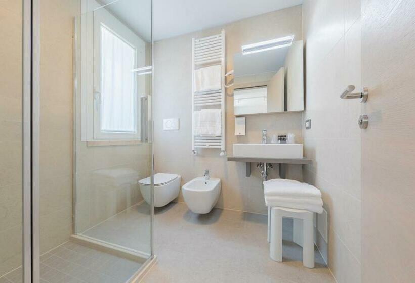 اتاق خانوادگی, Delfino Venezia Mestre