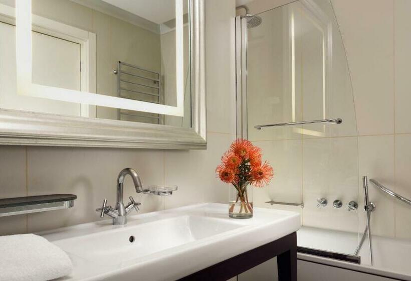 اتاق پرمیوم, Unahotels Cusani Milano