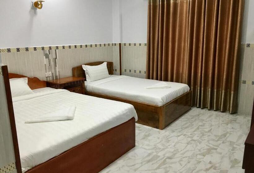 Chambre Triple Supérieure, Nathy Kohkong