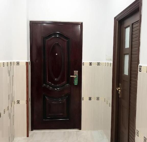 Chambre Triple Supérieure, Nathy Kohkong