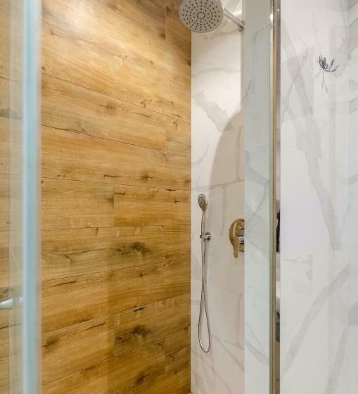 اتاق استاندارد, Underground Hostel