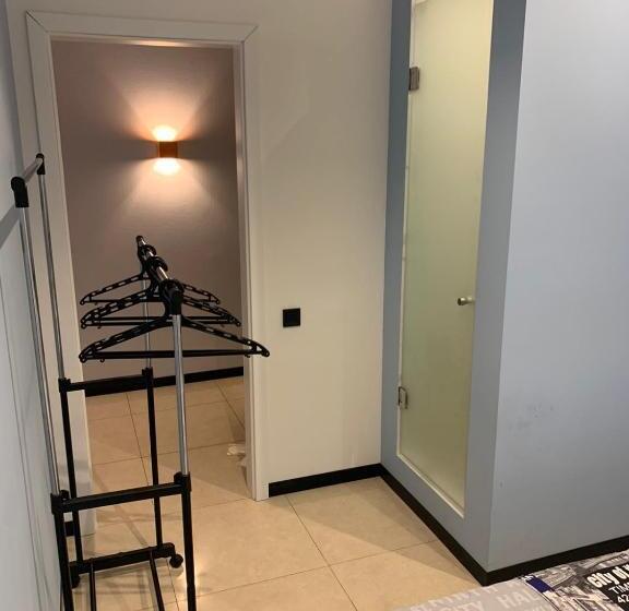 اتاق استاندارد, Underground Hostel