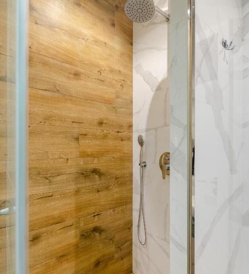 اتاق استاندارد با سرویس بهداشتی مشترک, Underground Hostel