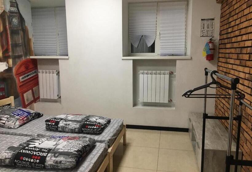 اتاق استاندارد با سرویس بهداشتی مشترک, Underground Hostel