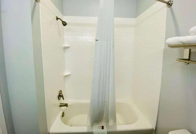 キングサイズベッドのスイートルーム, Days Inn & Suites By Wyndham Horn Lake Memphis Graceland