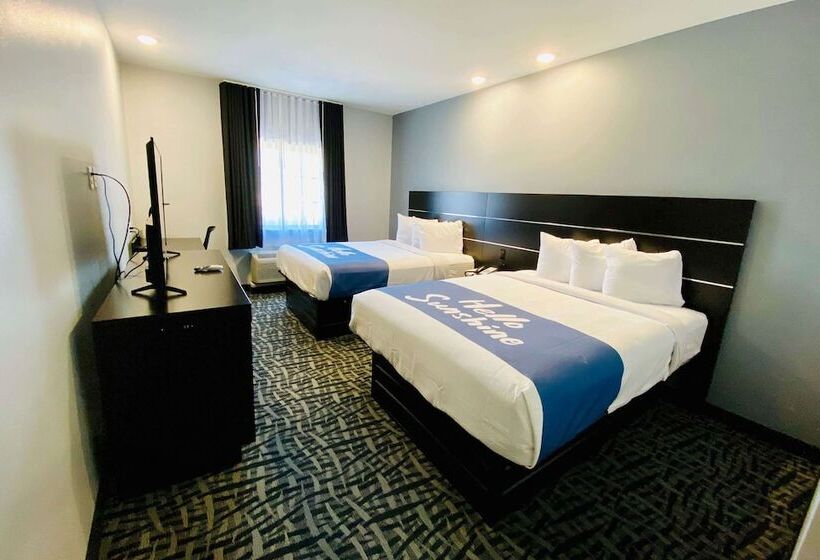 חדר דלוקס מותאם לאנשים עם מוגבלויות, Days Inn & Suites By Wyndham Horn Lake   Memphis Graceland