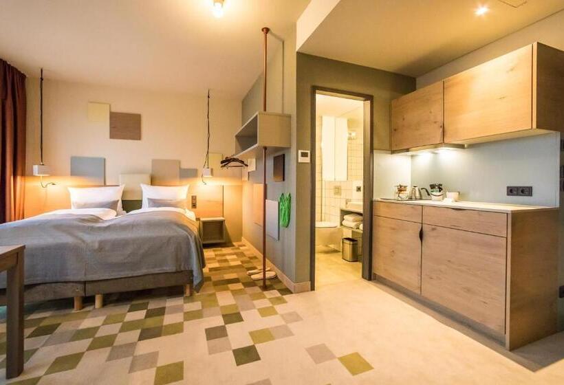 수피리어 스튜디오, Einsmehr