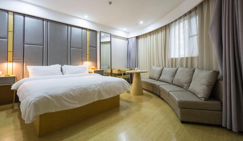 Suite, Ji  Wuhan Wuchang Zhongnan Road