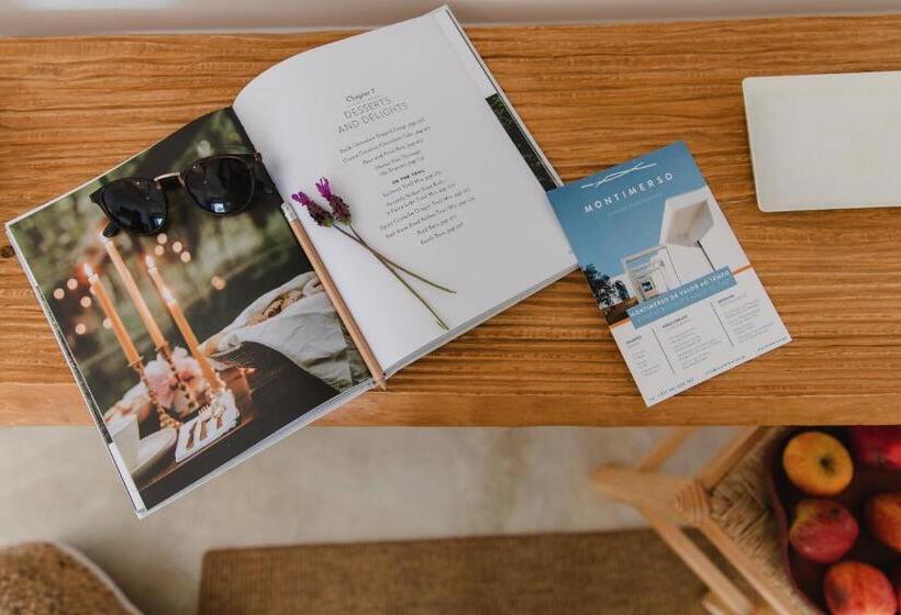 Suite with lake view, Montimerso Skyscape Countryhouse