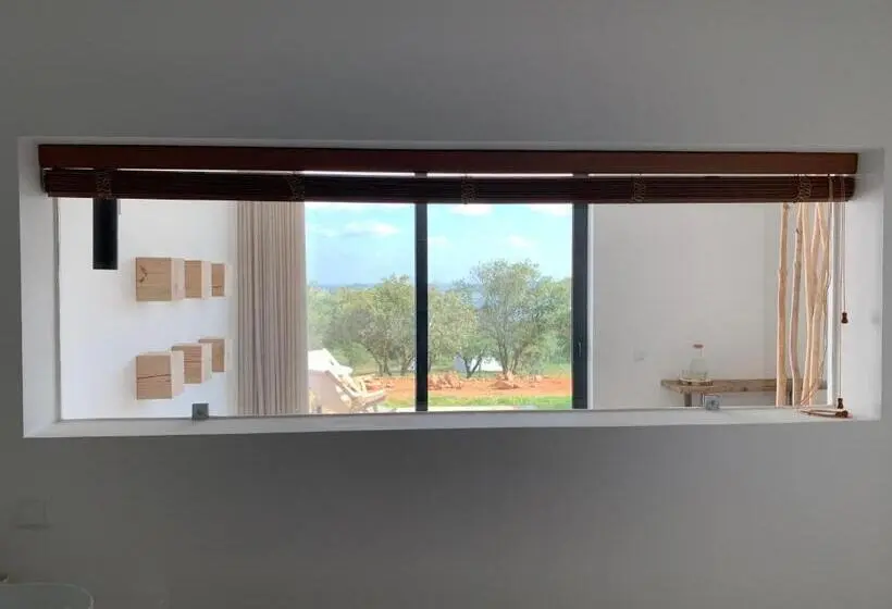 Suite with lake view, Montimerso Skyscape Countryhouse