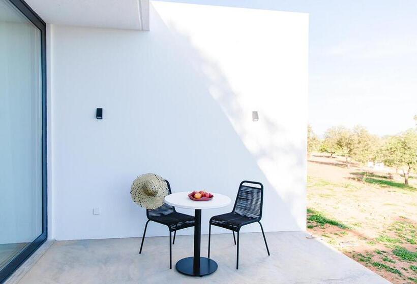 Suite with lake view, Montimerso Skyscape Countryhouse