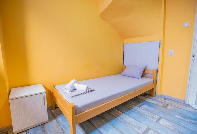 اتاق اکونومی یک تخته, Passenger Hostel