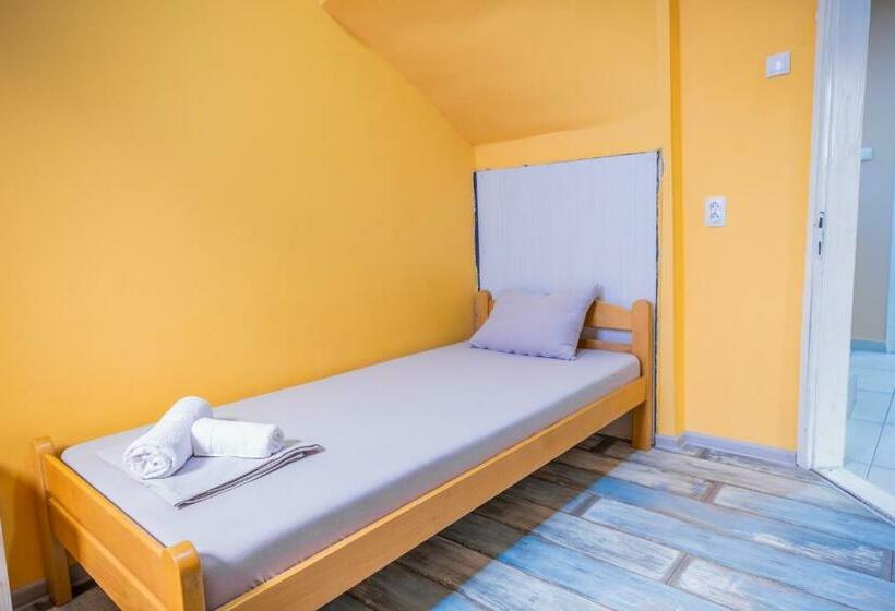 اتاق اکونومی یک تخته, Passenger Hostel