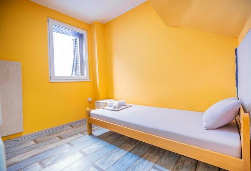 اتاق اکونومی یک تخته, Passenger Hostel