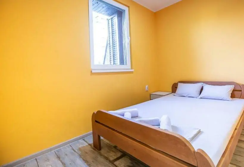 اتاق استاندارد با سرویس بهداشتی مشترک, Passenger Hostel