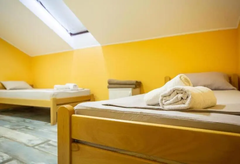 تختخواب در اتاق مشترک, Passenger Hostel