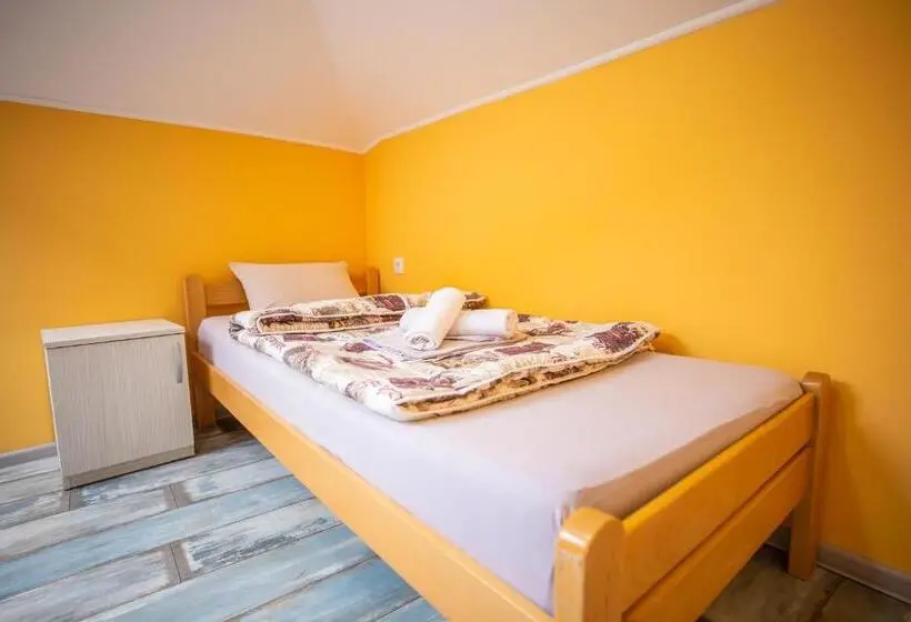 تختخواب در اتاق مشترک, Passenger Hostel