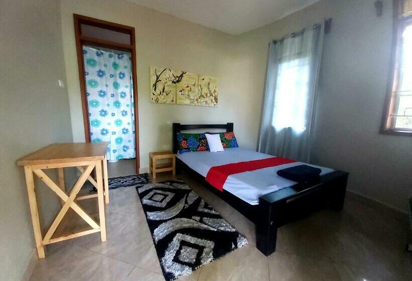 اتاق اکونومی, Tusubira Village