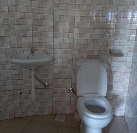 سوییت, Tusubira Village