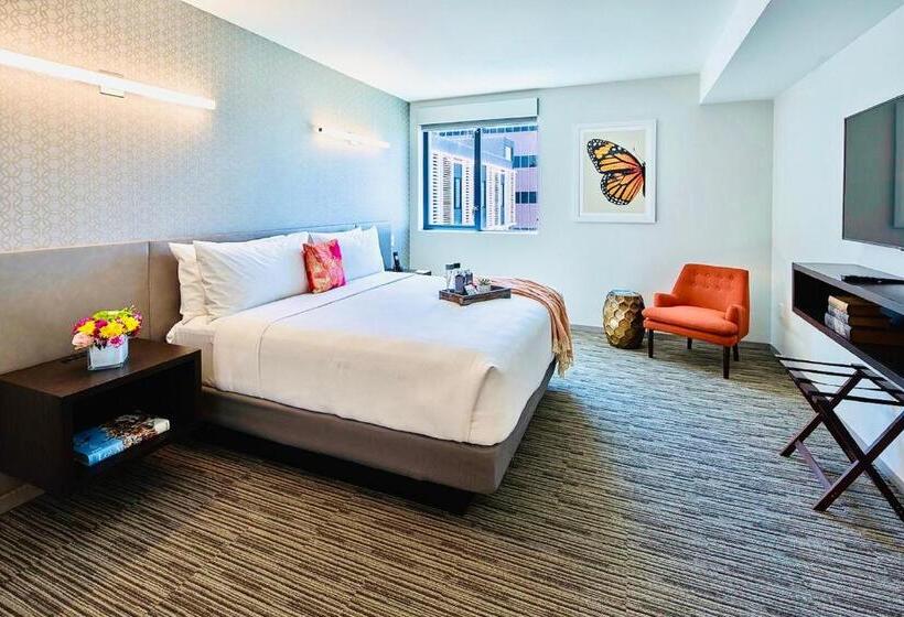 带大床的标准间, Mariposa