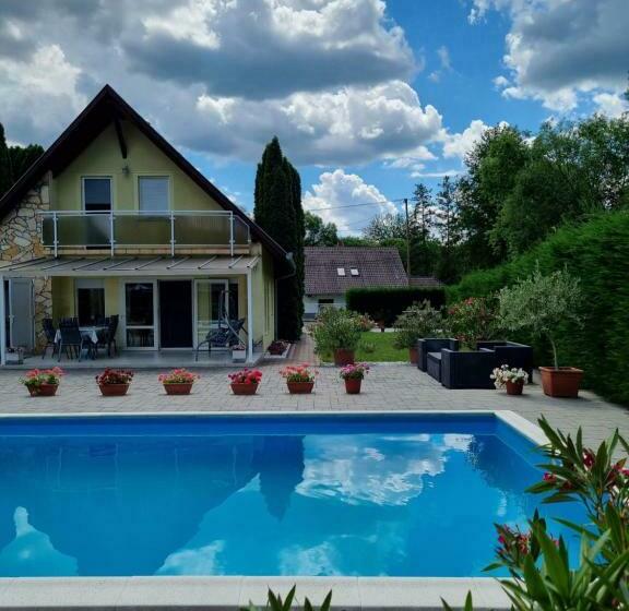 プールの見える１ベッドルームアパートメント, Doni Prémium Apartmanház