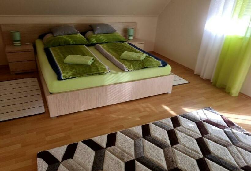 プールの見える１ベッドルームアパートメント, Doni Prémium Apartmanház