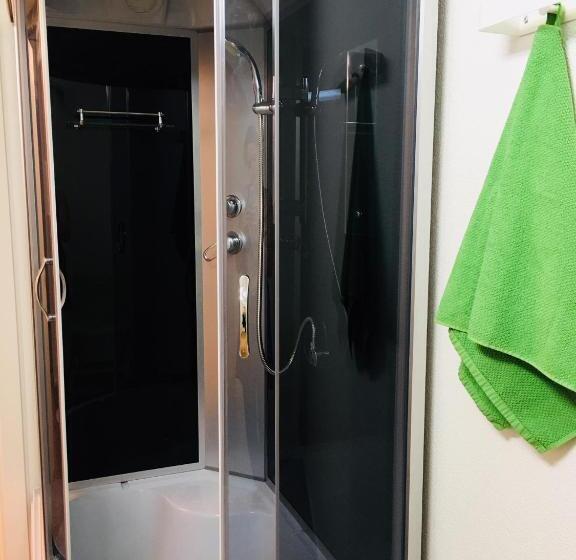 اتاق استاندارد با سرویس بهداشتی مشترک, Tree House