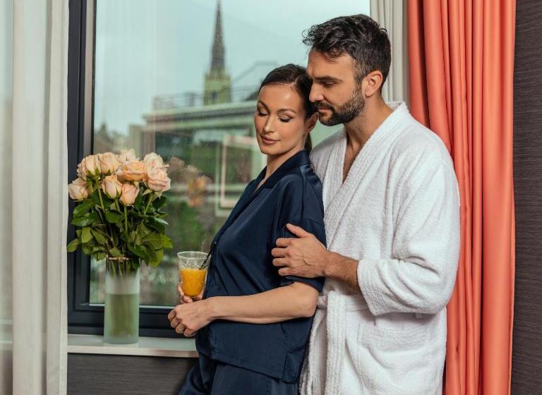 سوئیت با تخت بزرگ, Pupin Novi Sad