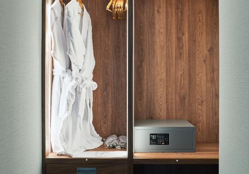 اتاق سوپریور, Pupin Novi Sad