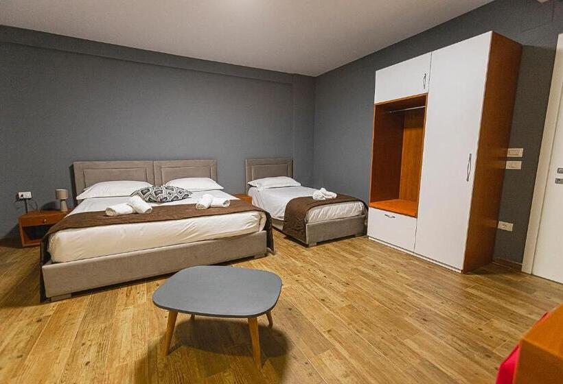 غرفة قياسية ثلاثية مطلة علي الحديقة, Olivar Hotel Tirana